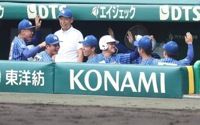 初戦登場で「本当に目立つなw」　甲子園で再び話題…ド派手ユニにSNS衝撃「唯一無二」
