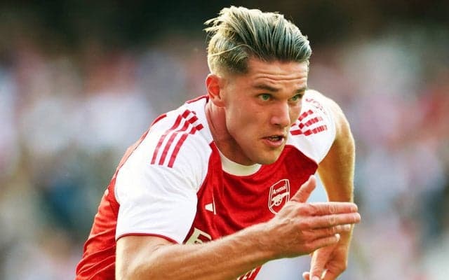 【プレミアリーグ】アーセナル伝説の「無敗チーム」を上回る完成度　穴のない補強で22年ぶりの優勝に再接近