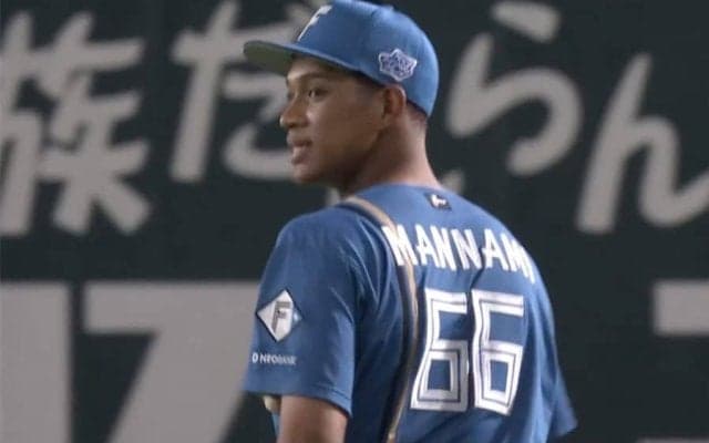 万波中正の“爆肩”が「エグすぎ」　笑うしかない…激レアなライトゴロは「余裕でアウト」