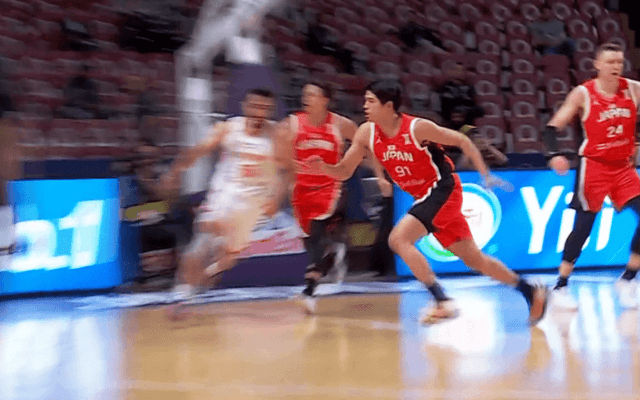 「どこがファウルだ！」バスケ日本代表選手が“悲劇の判定”で唖然「フラストレーション溜まるよね…吹かないでほしい」解説陣も嘆き