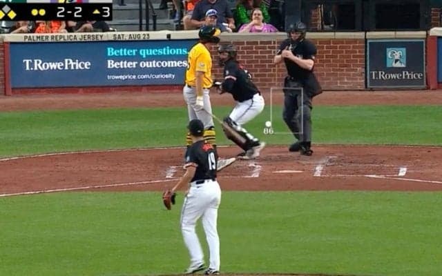 どうした…？ 菅野智之に“怒り爆発”「そりゃキレる」2打席連続見逃し三振に“イライラ”→文句言ってバットぶん投げ「まだ若いなw」