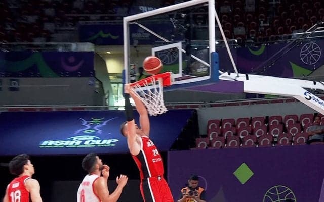 えっ、嘘だろ…？ 208cm日本代表主将が“ダンク失敗”で騒然「こんなことある？」「珍しいな」ホーキンソン依存を心配する声も