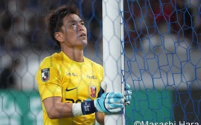 元日本代表GKも完敗！再来日した34歳ブラジル人FWの“スーパー弾”に｢バケモンすぎるやろ｣大反響！｢相変わらず理不尽｣｢身体キレてる！｣の声