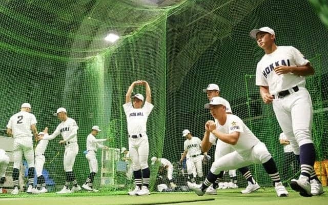 北海、順延で甲子園室内練習　宿舎ではウェートトレーニングして調整