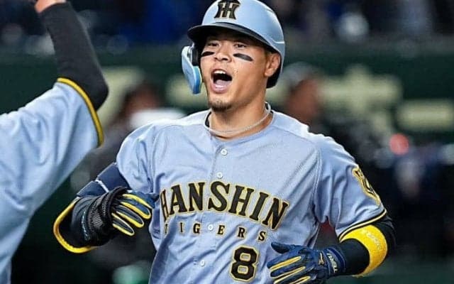 三冠王が見えた！佐藤輝明4安打でトップと2厘差の打率.289　今月5本塁打目の31号にSNS騒然「はよメジャー行けや」