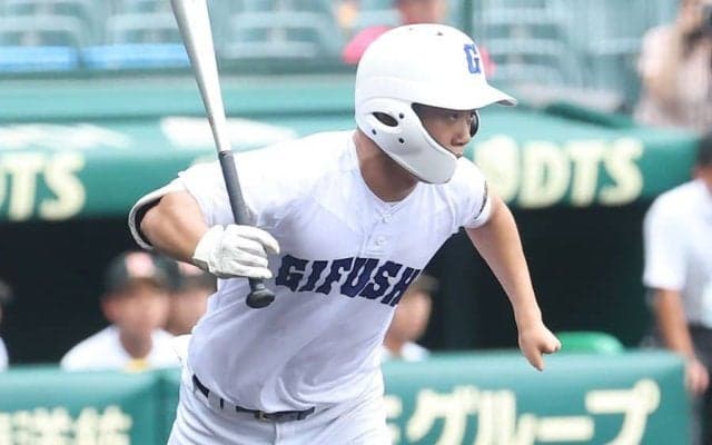 左手の指がない球児、甲子園初安打　同点適時打に球場大歓声…右前に痛烈な打球