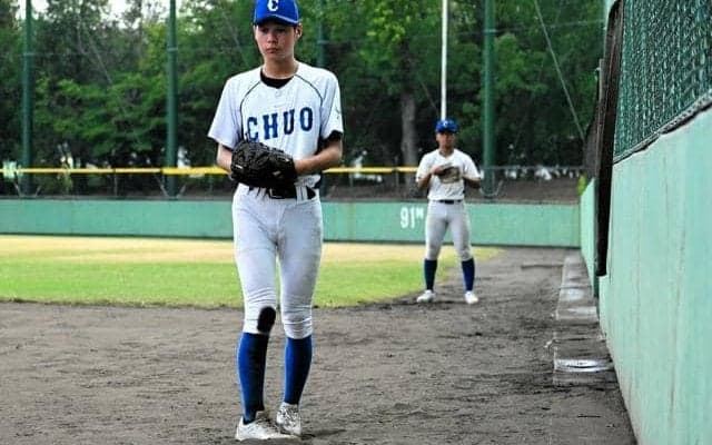 打者に背を向ける「唯一無二」のサブマリン　豊橋中央・前川唯一投手