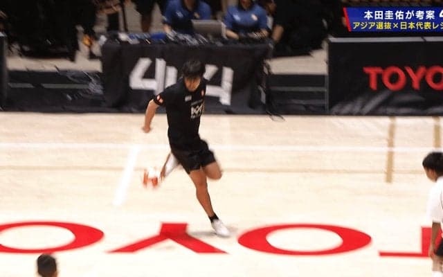 足の動きどうなってる！？松井大輔の“衝撃テクニック”に驚愕「本物のファンタジスタ」「魅せる技術やばい」柿谷曜一朗の強烈弾をお膳立て