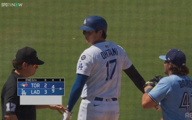 走塁妨害をアピール？盗塁失敗の大谷翔平、指差し指摘もアウト判定…「ベース塞いでるんよね」「足で隠したか」反響続々