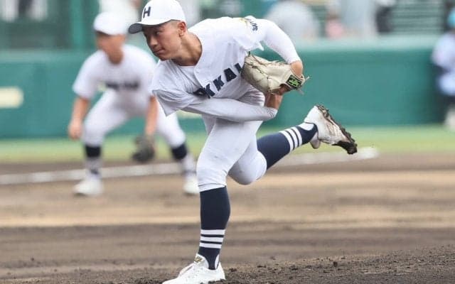 北海の1年生右腕が147キロ計測！快速球披露も3回2失点でマウンド降りる【25年夏甲子園】