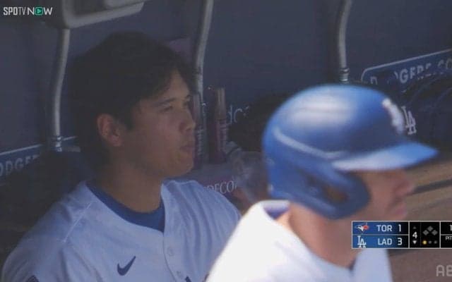 公式グッズじゃないけど！？大谷翔平、2戦連続41号でも披露した“おなじみポーズ” ベンチ内、ショップでも放つ存在感