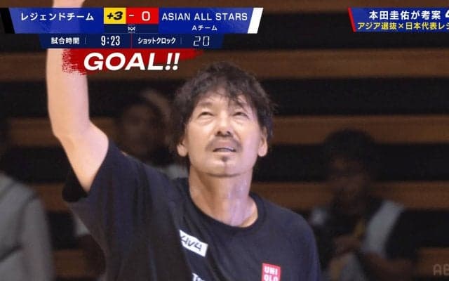 芸術的！ 元日本代表MFが“オシャレな伝説のゴール”を再現？“超絶バックヒール弾”にファン沸騰「松井大輔うますぎる」「容赦ないw」