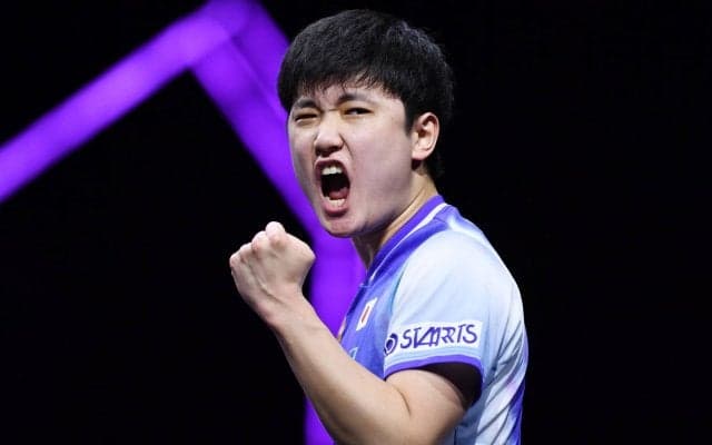 エース・張本智和 日本男子唯一の4強入り！中国の世界9位向鵬との22歳対決を制す【卓球 WTT横浜】