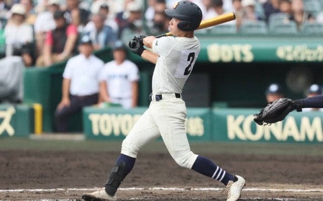 未来富山の期待の2年生捕手が甲子園初本塁打！3安打＆強肩を披露し、来年のドラフト候補に浮上 【25年夏甲子園】
