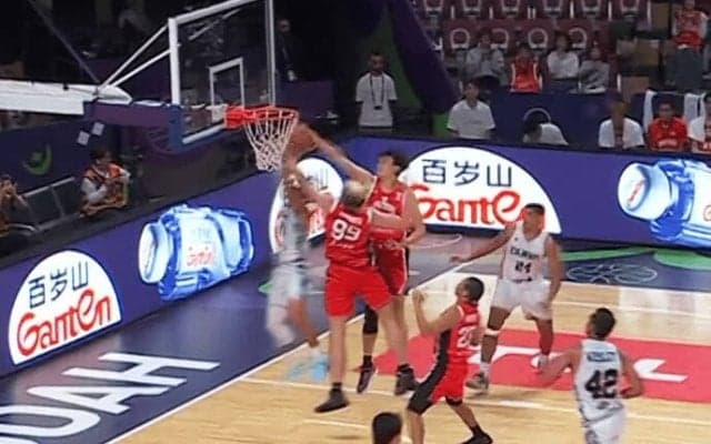 高すぎ！206cm・204cmコンビの“Ｗブロック”が日本死守「この２人が飛んできたら怖い笑」「そびえ立つ壁」狩野＆川真田の“俺俺アピール”に爆笑