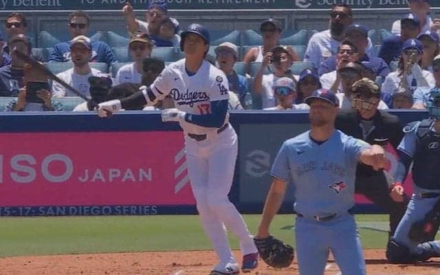 なんで打った…？ 大谷翔平、爆速弾で“異常事態”「ドン引き」「動揺してる」相手投手の様子がおかしくなる「これはショックだろ」