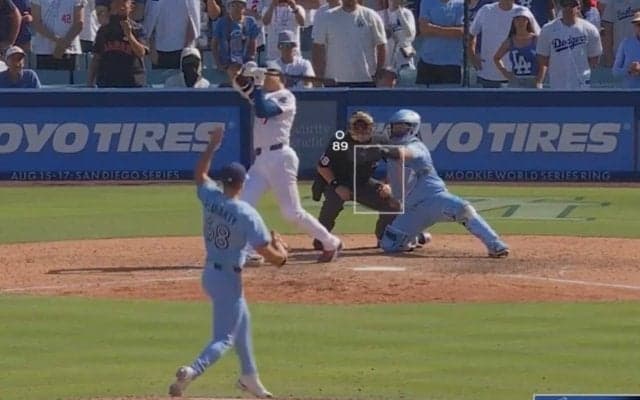 何が起きた？ 大谷翔平の打席で“敵将ブチギレ！”「そら怒る」「マジかよ」“疑惑の判定”に球場がざわつく