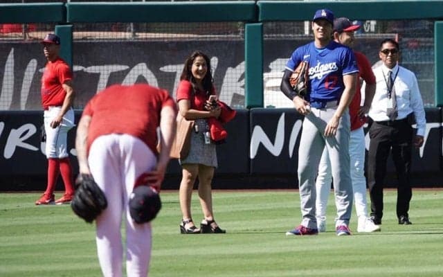 大谷翔平、元同僚からまさかの“イジリ”　そっくりモノマネ→日本式お辞儀…思わず爆笑