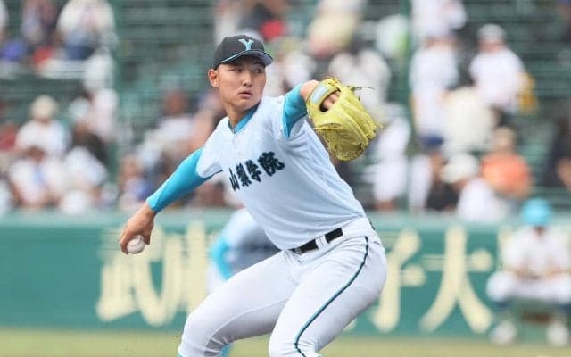山梨学院の超大型2年生エースにSNSも驚きの反応…\"2年生なん\"、\"将来性ありそう\"【25年夏甲子園】