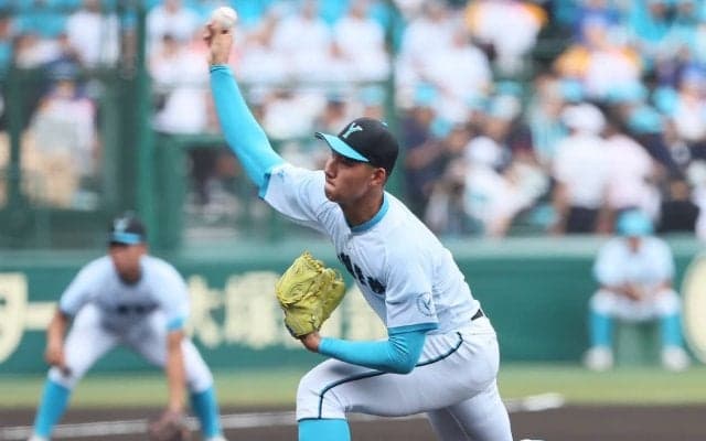 山梨学院の最速152キロ右腕・菰田が6回までノーヒット！聖光学院打線を黙らせた【25年夏甲子園】