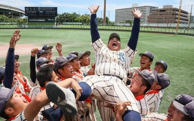 選手とつかんだ甲子園、昔より楽しめた　東大阪大柏原の土井健大監督