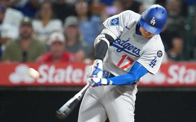 大谷翔平、42号直後に“異変”「大丈夫？」　左手を気にする仕草…SNSで心配の声