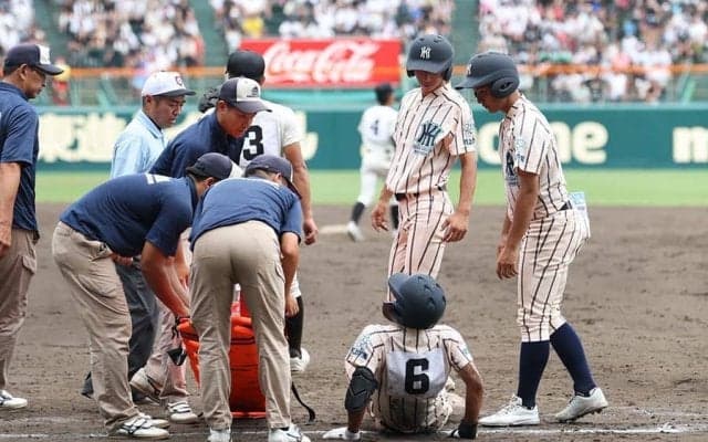 甲子園騒然、東大阪大柏原でアクシデント　足の痙攣か…歩けず担架で退場、球場は拍手