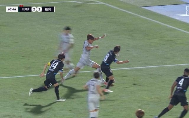 「すげー荒れた試合」ペナルティエリア内のタックルをノーファウル判定→OFRで一転PKに… 「主審も嫌だよな」OFR2回退場2人の“大荒れ試合”を捌くレフェリーにファンから同情の声