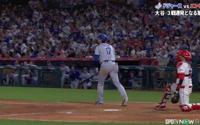 大谷翔平の42号で生まれた“ほっこり光景” HRボールを捕った観客のリアクションに注目