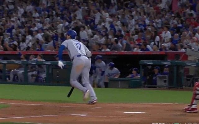 何が起きた？ 大谷翔平、豪快42号で“まさかのハプニング”「どうした」「珍しいな」ホームラン直後の“気になるリアクション”が話題に