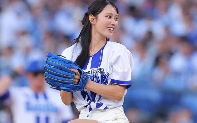 ミニスカで豪快足上げ…美女アスリートが始球式を回顧　SNS投稿に称賛の嵐「全てが美しい」