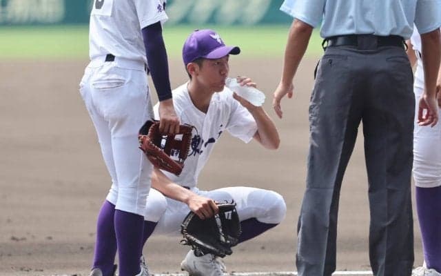 関東第一は3選手が足を吊るアクシデント、途中交代の主将｢緊張から足にきた｣【25年夏甲子園】