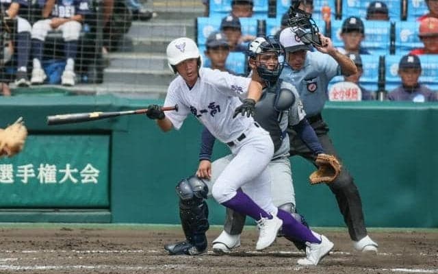 関東第一、四球を足がかりに攻略　中越は要所での守備の乱れ響く