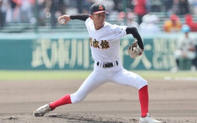 創成館の先発右腕が6回60球ノーヒットピッチングも途中交代、代打告げられ甲子園ざわつく【25年夏甲子園】