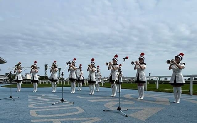 競馬界屈指の難曲“札幌・函館重賞ファンファーレ” 今年挑んだプロ奏者・吉田梨紗さんに聞く「2つの難しさ」