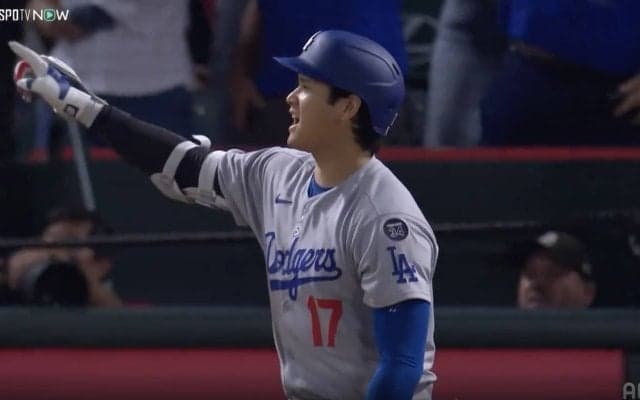 球場騒然！ 大谷翔平、感情が大爆発…「ヤバすぎる」 爆速弾直後の“確信”リアクションが話題に「めっちゃカッコいい」