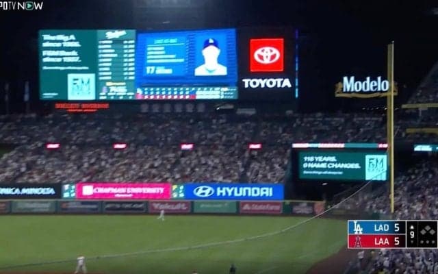 ウソでしょ？ 大谷翔平、爆速ロケット弾で“異常事態”「見えんｗ」185キロ“火の玉打球”が一瞬で消える「誰も動かない」