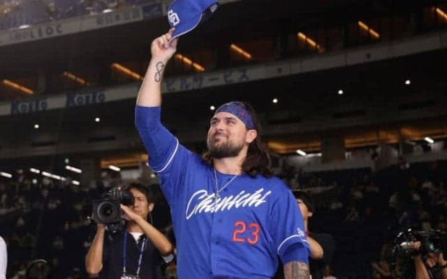 中日新加入の30歳内野手は「神助っ人の気配」苦手のフォークを一閃、リチャードも呆然　来日2週間で早くも3発目の豪快弾「明るいところもいいよね」