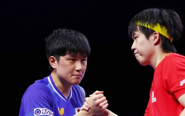【卓球】張本智和が中国の「天敵」を撃破して頂点へ　「得意ではない戦い方」に見出した活路