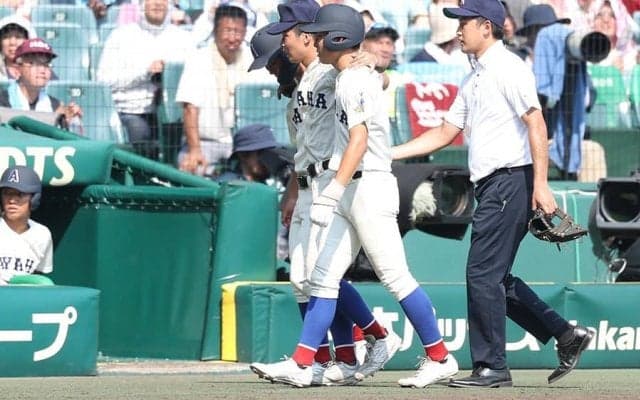 横浜高ベンチ、足つった相手選手に即給水　敵味方関係なし…甲子園で心温まる拍手喝采
