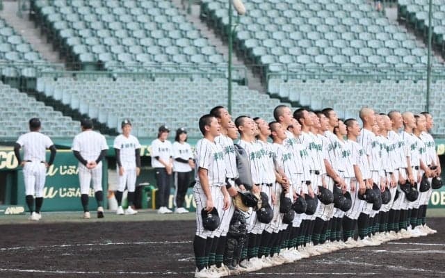 不戦勝で3回戦進出の津田学園が甲子園練習実施！最後は選手が一列に並んで校歌アカペラ熱唱！無観客の聖地に歌声響く【25年夏高校野球】