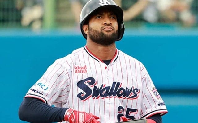ヤクルトに痛手…主砲サンタナ、今季の再来日はなし　米国で右肘手術、昨季は最高出塁率