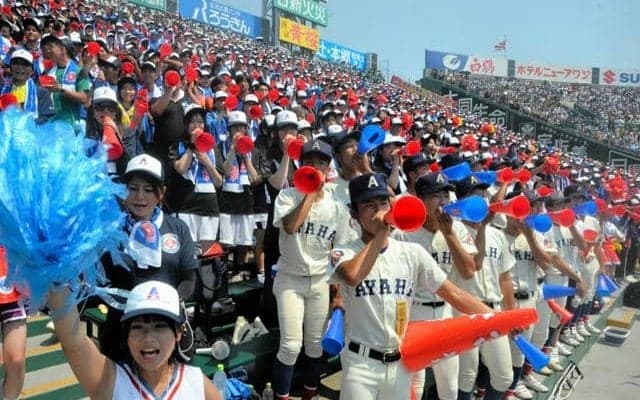 甲子園で綾羽に声援を送った2800人の大応援団　サッカー部員らも