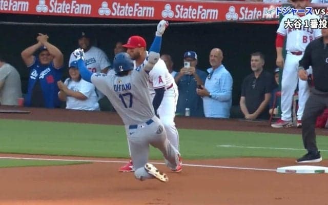 もうワケわからん！ 大谷翔平の足で“まさかの光景”「この人投手だろ？w」「速すぎ」相手野手が混乱… とんでもないスピードで“爆速三塁打”