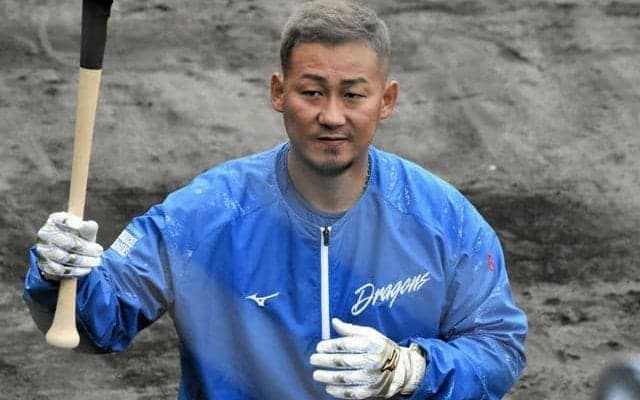中日の中田翔が今季限りで引退　「満足するスイングできなくなった」