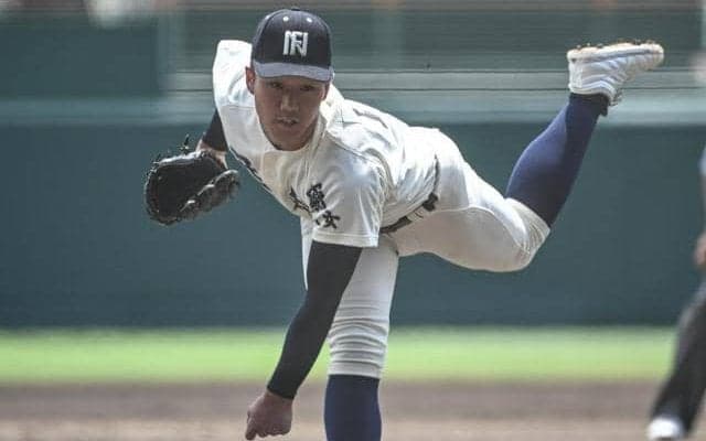 「9人目の野手」体現の好守　西日本短大付の先発・原、俊敏に反応
