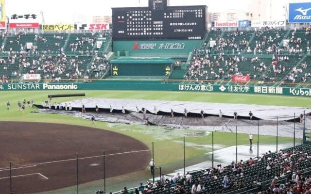 阪神園芸の“神整備”に大歓声＆拍手　甲子園が豪雨で一時中断…わずか60分で試合再開