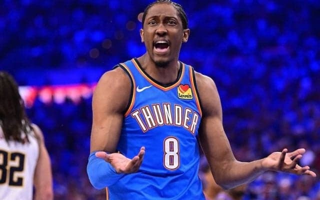 サンダーのジェイレン・ウィリアムズが来日…“すしざんまいポーズ”を披露