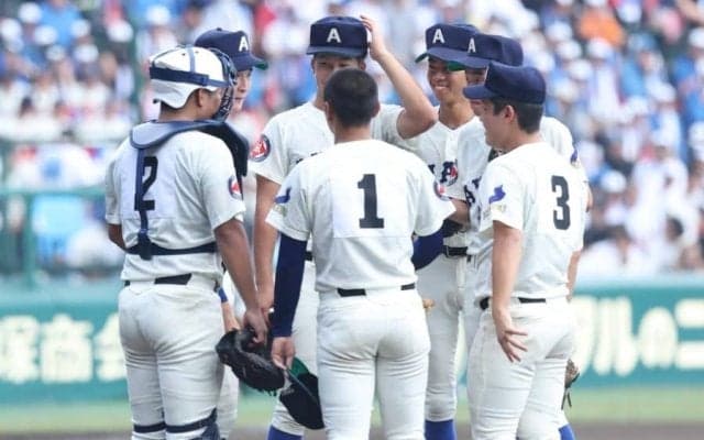 甲子園中継で存在感…初出場校の“目を引くユニ”　気になるワンポイント「可愛すぎる」