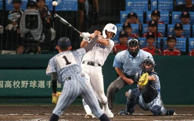 県岐阜商、集中4連打で3点奪う　2年生エース柴田の力投に応えた